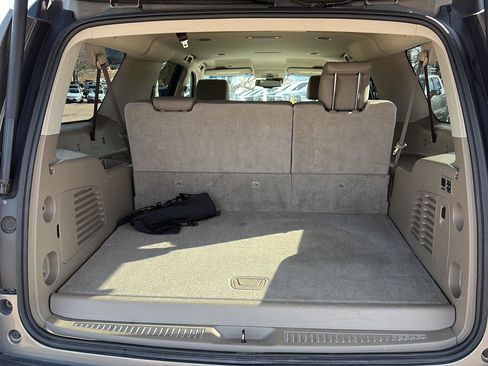 Used 2018 Chevrolet Suburban LT w/ Luxury Package image 7