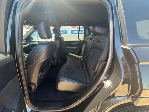 Used 2025 Jeep Grand Cherokee Altitude AWD/4WD image 35