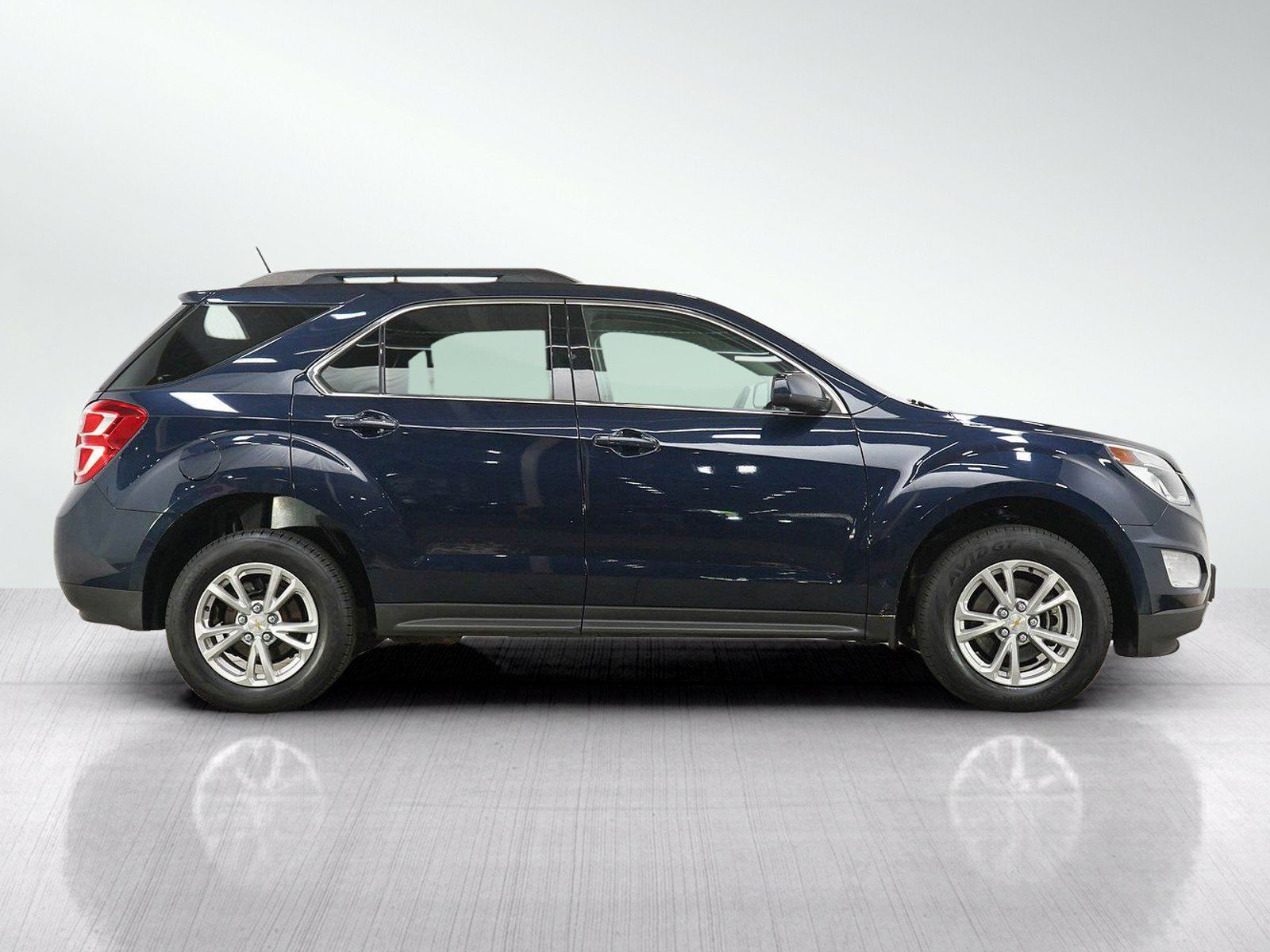 Used 2017 Chevrolet Equinox LT w/ Convenience Package AWD/4WD image 6