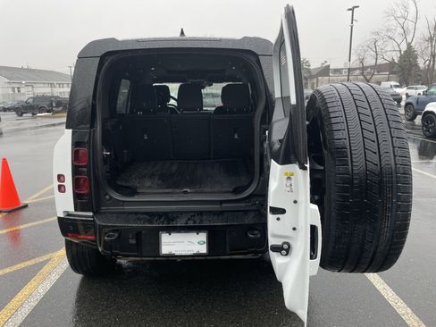 Used 2024 Land Rover Defender 110 X-Dynamic SE image 39