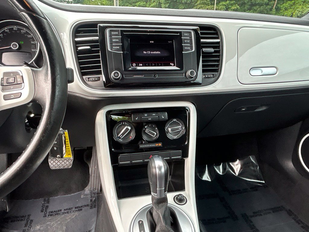 Used 2018 Volkswagen Beetle 2.0T S FWD image 23