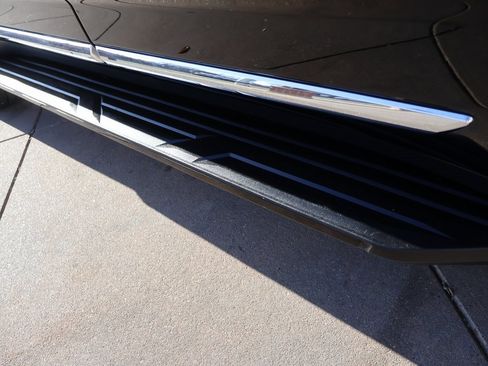 Used 2022 GMC Yukon SLT w/ SLT Premium Package image 25