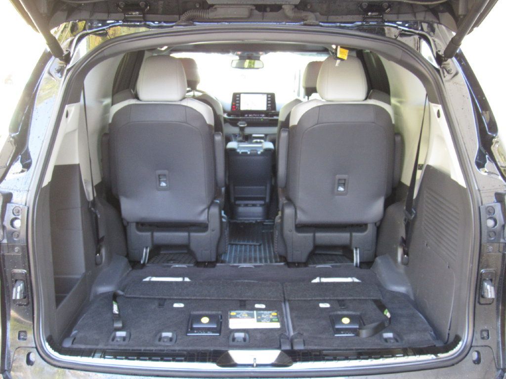 Used 2024 Toyota Sienna XSE AWD/4WD image 24