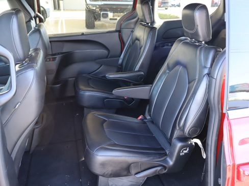 Used 2025 Chrysler Pacifica Select image 29