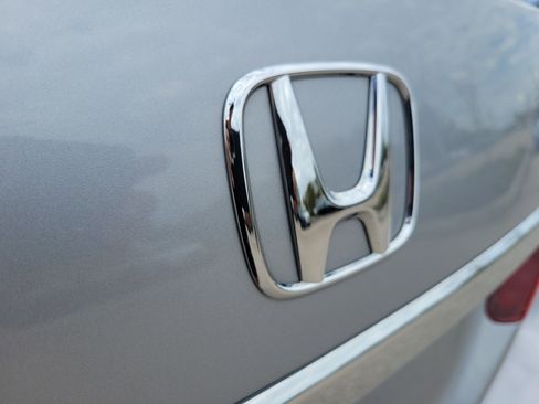 Used 2017 Honda Accord EX-L image 11