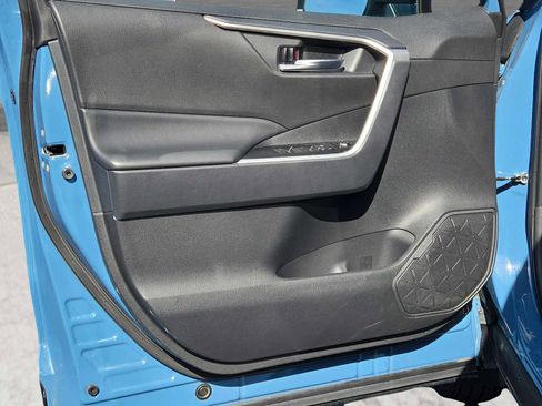 Used 2025 Toyota RAV4 SE image 18