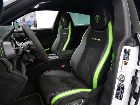 Used 2024 Lamborghini Urus Performante AWD/4WD image 29