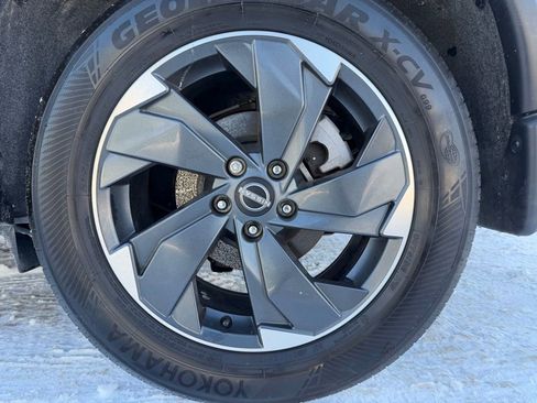 Used 2024 Nissan Rogue SV image 27