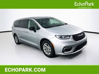Used 2024 Chrysler Pacifica Touring-L