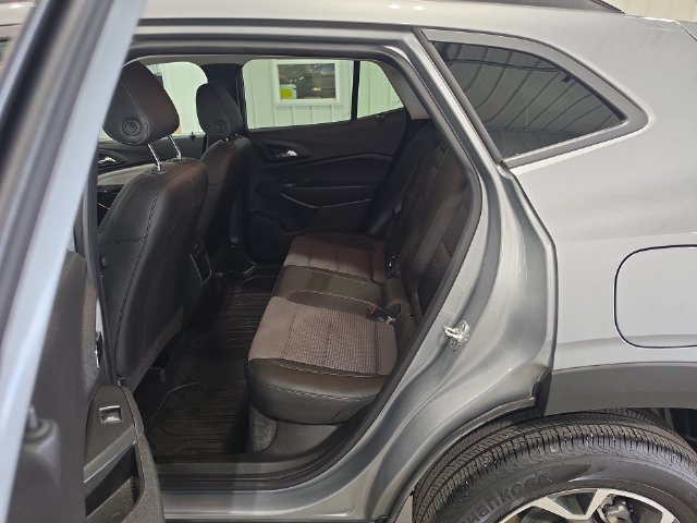 Used 2025 Chevrolet Trax LT w/ Driver Confidence Package FWD image 24