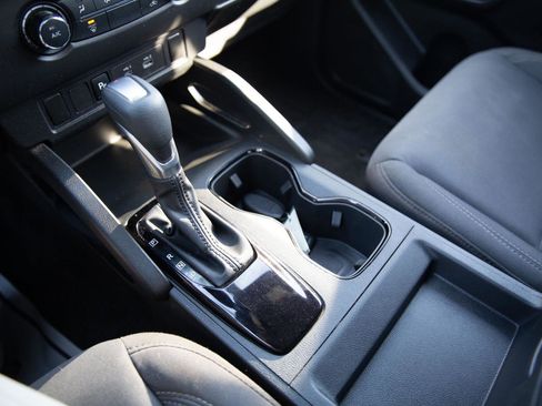 Used 2023 Nissan Frontier SV w/ Midnight Edition Package image 17