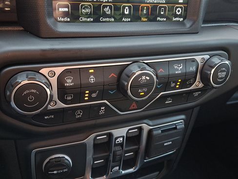 Used 2021 Jeep Wrangler Unlimited Sahara AWD/4WD image 16