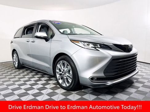 Certified 2021 Toyota Sienna Limited image 1