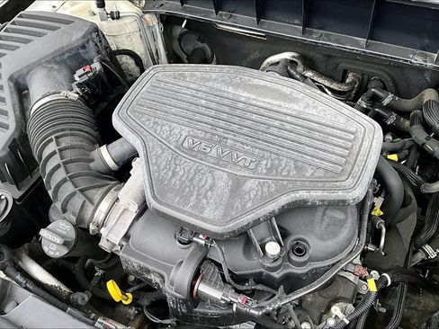 Used 2019 GMC Acadia SLE w/ LPO, Black Accent Package AWD/4WD image 31