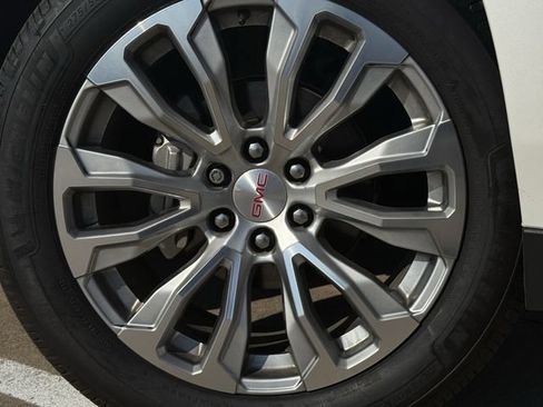 Used 2022 GMC Yukon XL Denali AWD/4WD image 9