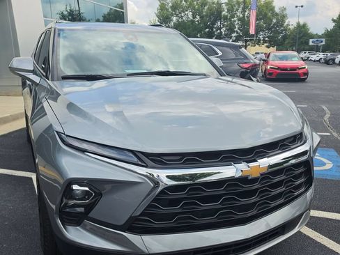 Used 2023 Chevrolet Blazer LT w/ Convenience Package FWD image 4