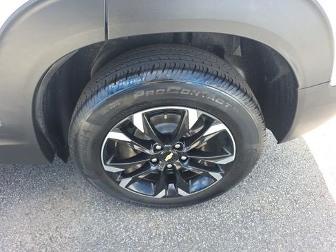 Used 2023 Chevrolet TrailBlazer LT w/ Convenience Package FWD image 9