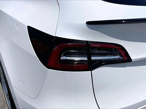 Used 2022 Tesla Model Y Long Range AWD/4WD image 21