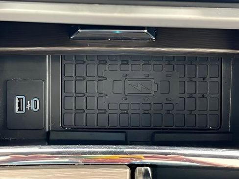 Used 2024 Ford Expedition Limited AWD/4WD image 32