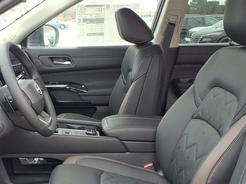 New 2026 Nissan Pathfinder Platinum image 26