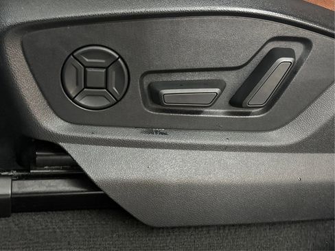 Used 2020 Audi Q8 Premium w/ Convenience Package image 23