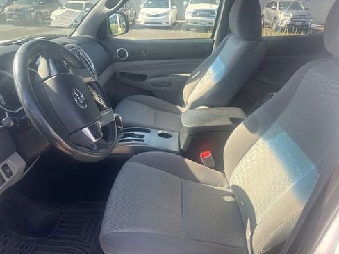 Used 2014 Toyota Tacoma 4x4 Double Cab w/ SR5 Package image 9