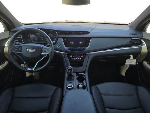 New 2025 Cadillac XT6 Luxury FWD image 12