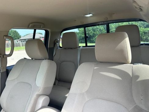 Used 2014 Nissan Frontier SV w/ SV Value Truck Package RWD image 9