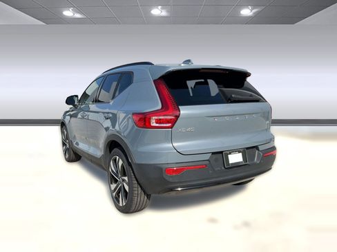Used 2023 Volvo XC40 B5 Plus w/ Driver Assist Package AWD/4WD image 3