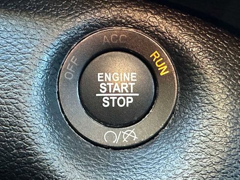 Used 2023 Jeep Cherokee Altitude Lux w/ Lux Elite Package image 38