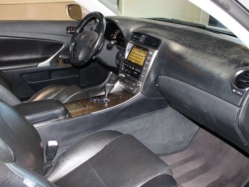 Used 2010 Lexus IS 350C w/ Luxury Pkg RWD image 28