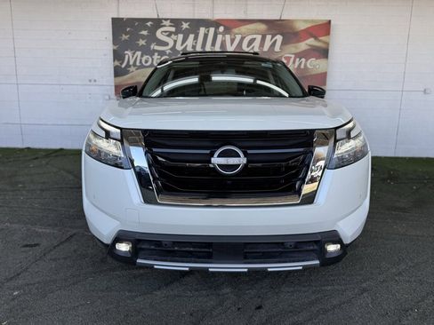 Used 2022 Nissan Pathfinder Platinum w/ Cargo Package image 7