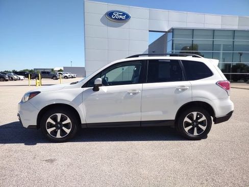 Used 2018 Subaru Forester 2.5i Premium w/ All-Weather Package AWD/4WD image 2