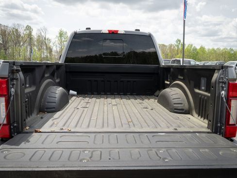 Used 2022 Ford F250 Lariat w/ Black Appearance Package AWD/4WD image 9