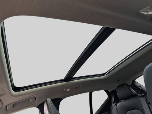 Used 2023 Volvo XC40 B5 Ultimate image 21