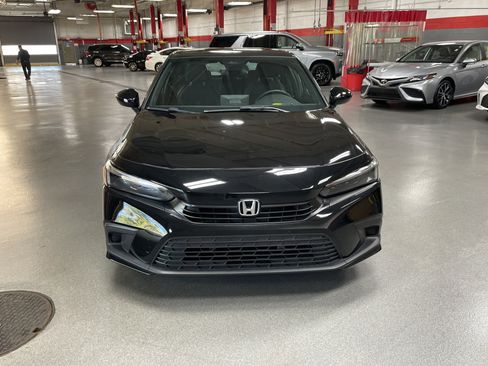 Used 2023 Honda Civic Sport image 3