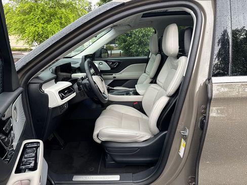 Used 2025 Lincoln Aviator Reserve w/ Equipment Group 201A AWD/4WD image 23