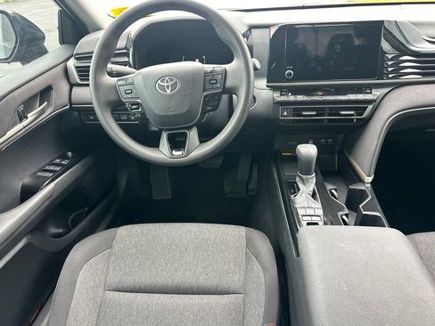 Used 2025 Toyota Camry LE AWD/4WD image 31