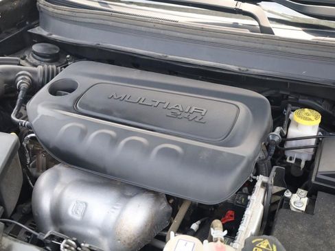 Used 2020 Jeep Cherokee Latitude Plus w/ Cold Weather Group AWD/4WD image 25
