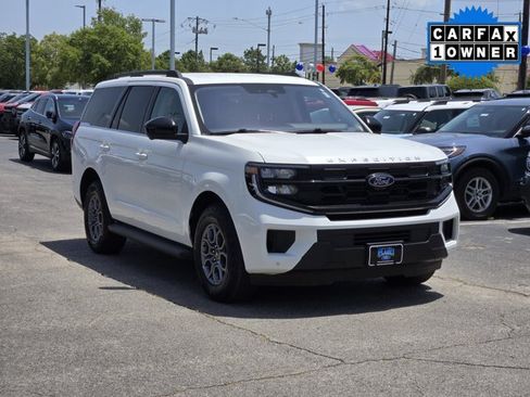 Certified 2025 Ford Expedition Active AWD/4WD image 3