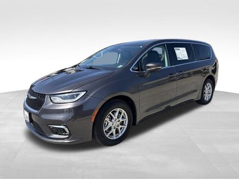 Used 2023 Chrysler Pacifica Touring-L FWD image 27