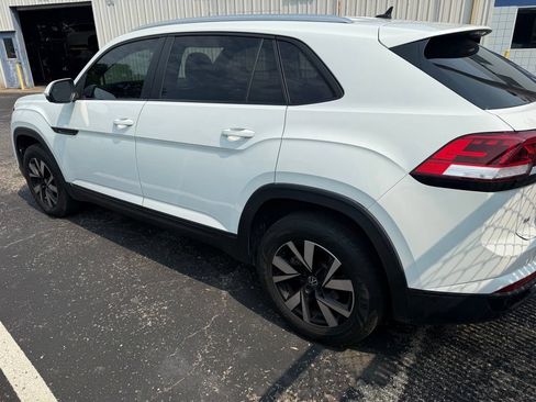 Used 2023 Volkswagen Atlas Cross Sport SE FWD image 7