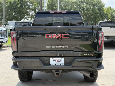 Used 2025 GMC Sierra 2500 AT4 AWD/4WD image 6