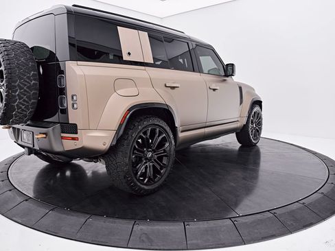 Used 2025 Land Rover Defender 110 AWD/4WD image 19