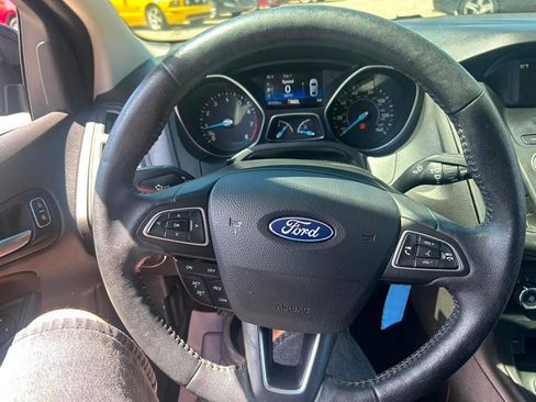 Used 2017 Ford Focus SE w/ Cold Weather Package FWD image 12