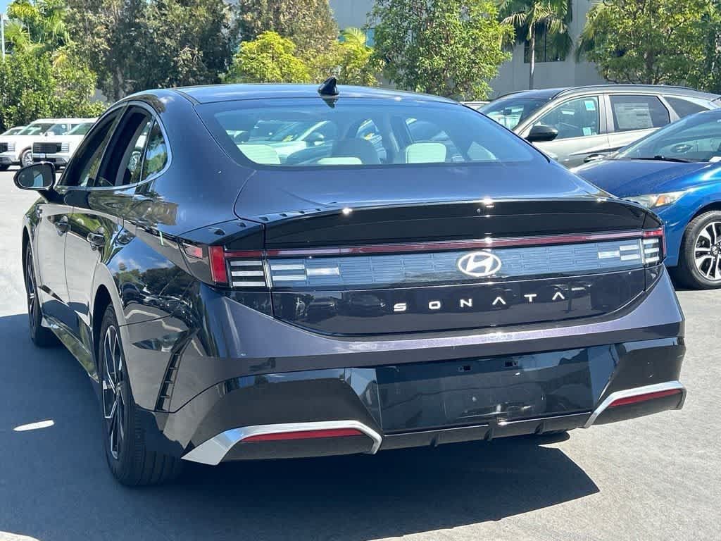 Used 2025 Hyundai Sonata SEL FWD image 2