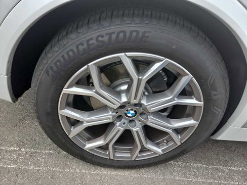 Used 2023 BMW X7 xDrive40i w/ Premium Package image 4