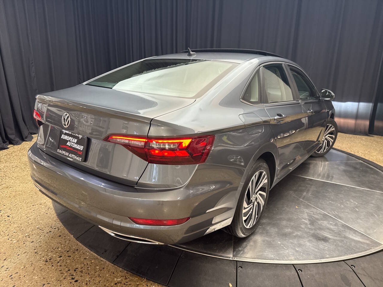 Used 2020 Volkswagen Jetta SEL Premium FWD image 6