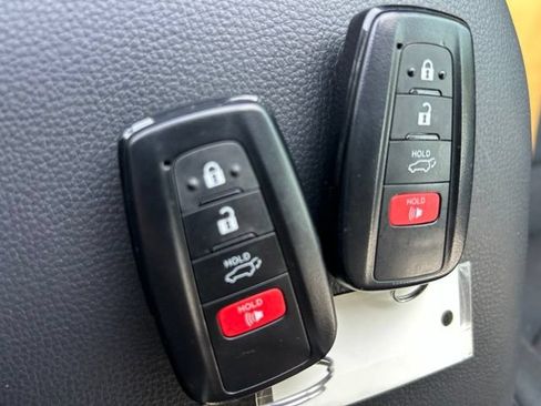 Used 2025 Toyota RAV4 XLE w/ Convenience Package FWD image 27