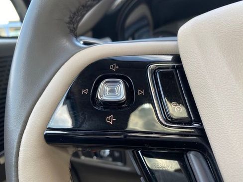 Used 2022 Lincoln Corsair AWD w/ Premium Package image 24